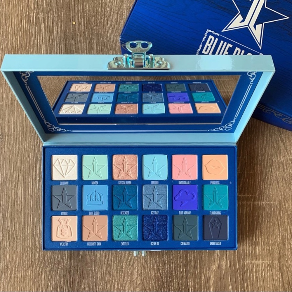 ((SOLD))💙Blue Blood Eyeshadow Palette
